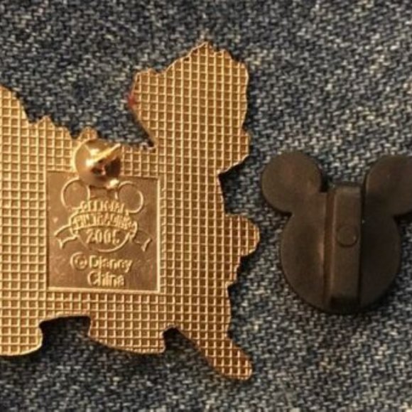 Disney Chip & Dale Pin ~ Chipmunks Water Squirting Flower Design ~ Vingage 2005 - Picture 2 of 2